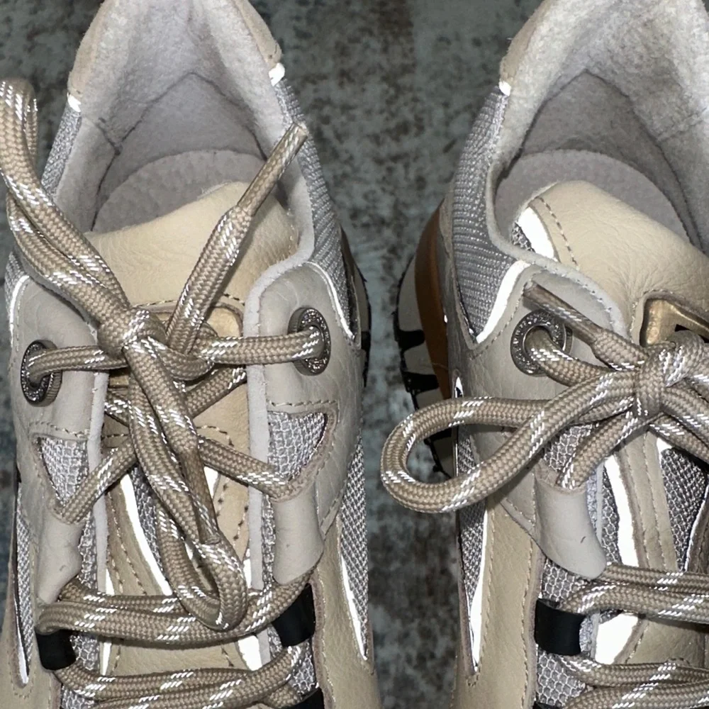 Bronx dad platform trainer Beige and‎ White Sneakers womens 7.5